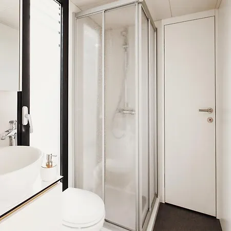 Vipliving Houseboat ספינת מלון *