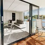 Vipliving Houseboat *