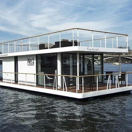 Botel Vipliving Houseboat Prague