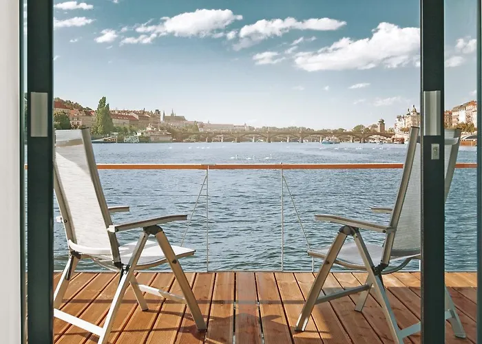 Vipliving Houseboat Hotel en barco Praga