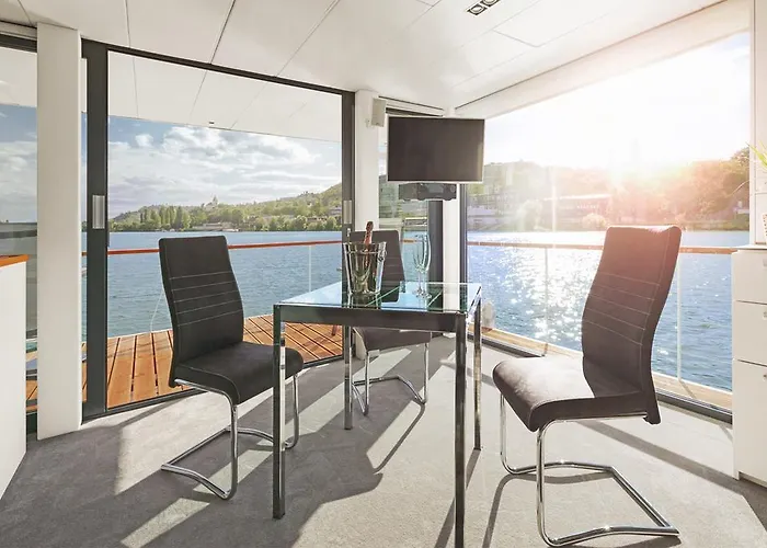 Vipliving Houseboat