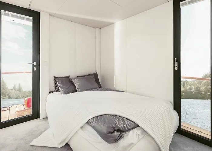 Hotel en barco Vipliving Houseboat