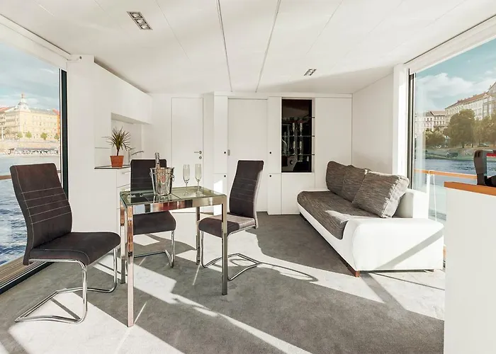 Hotel en barco Vipliving Houseboat *