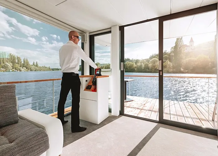 Vipliving Houseboat Hotel en barco