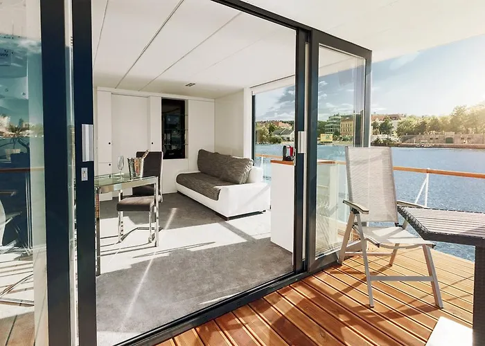 Vipliving Houseboat *