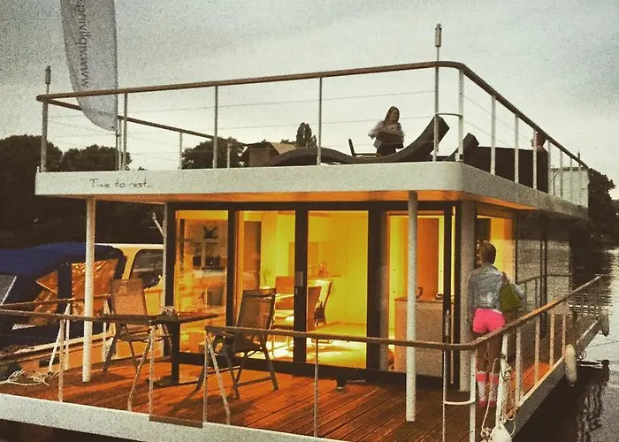 Botel Vipliving Houseboat